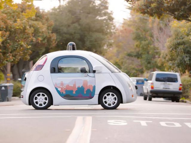 谷歌的无人驾驶车「正式」上路
